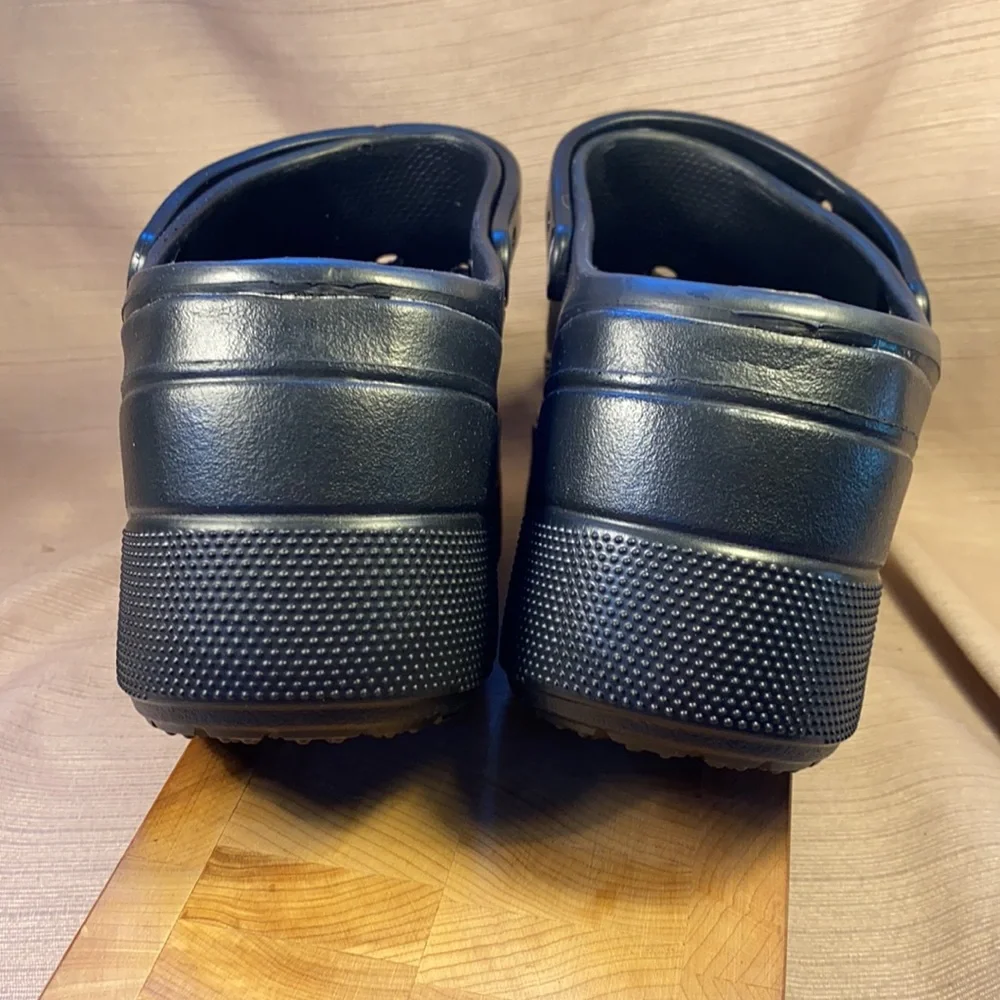 NWOT never worn platform mules w/4 nurse jibbitz